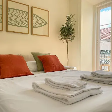 Chiado Charm Sunny 1br With Views With Ac Appartamento Lisbona