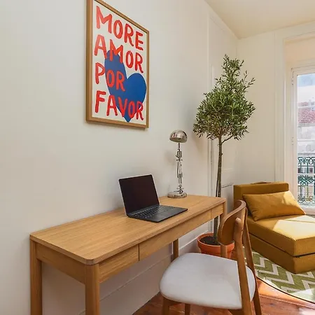 Chiado Charm Sunny 1br With Views With Ac Apartmán